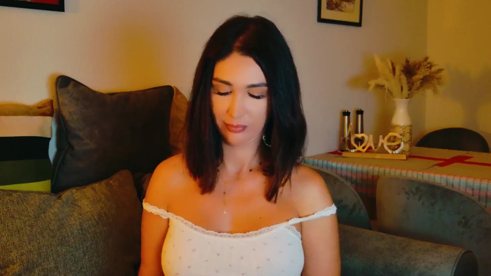 Gallery image thumbnail from AllisonDesire's myfreecams stream on, 08/06/2024, 18:51 image 18 of 20