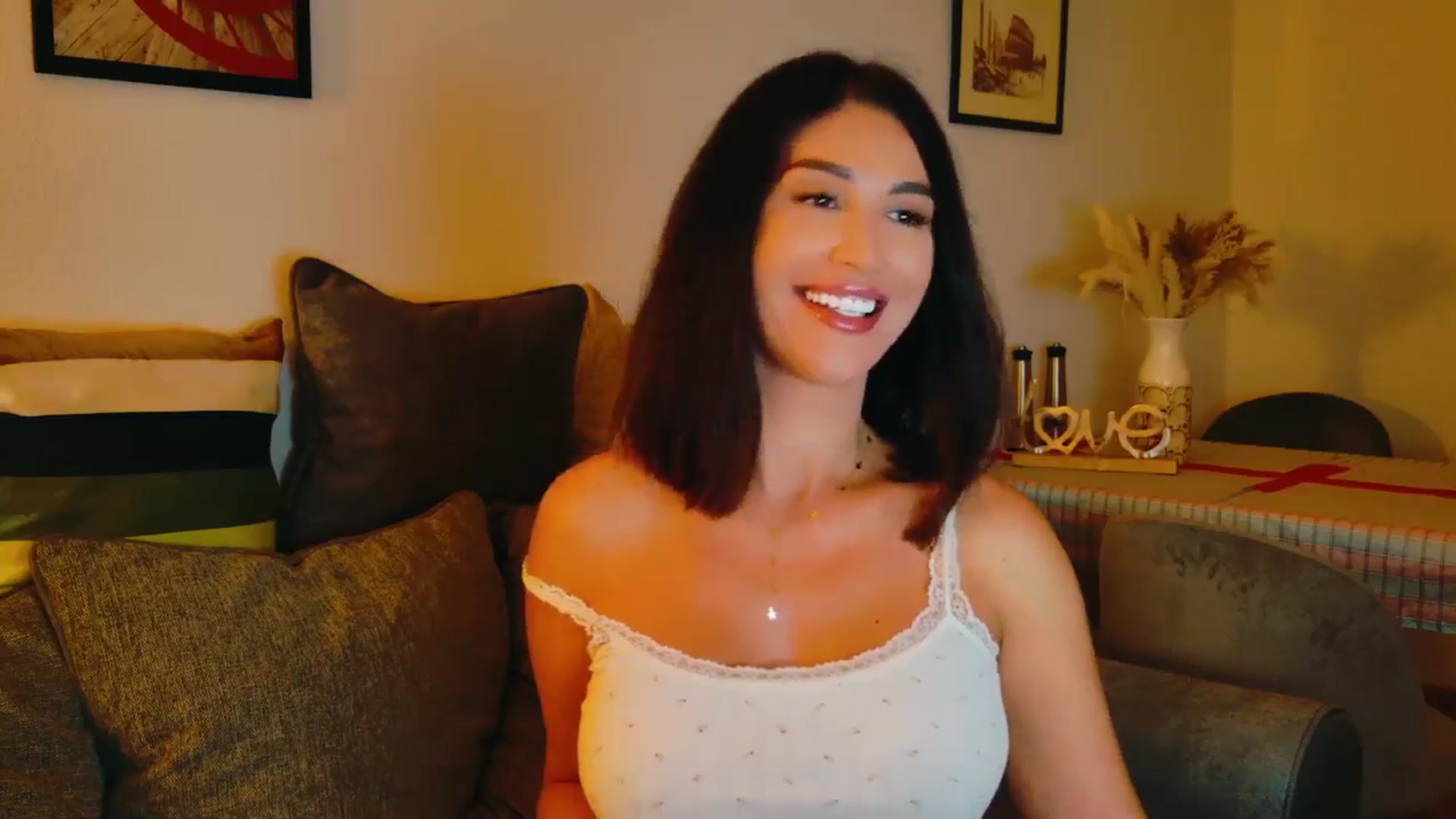 Gallery image thumbnail from AllisonDesire's myfreecams stream on, 08/06/2024, 18:51 image 6 of 20