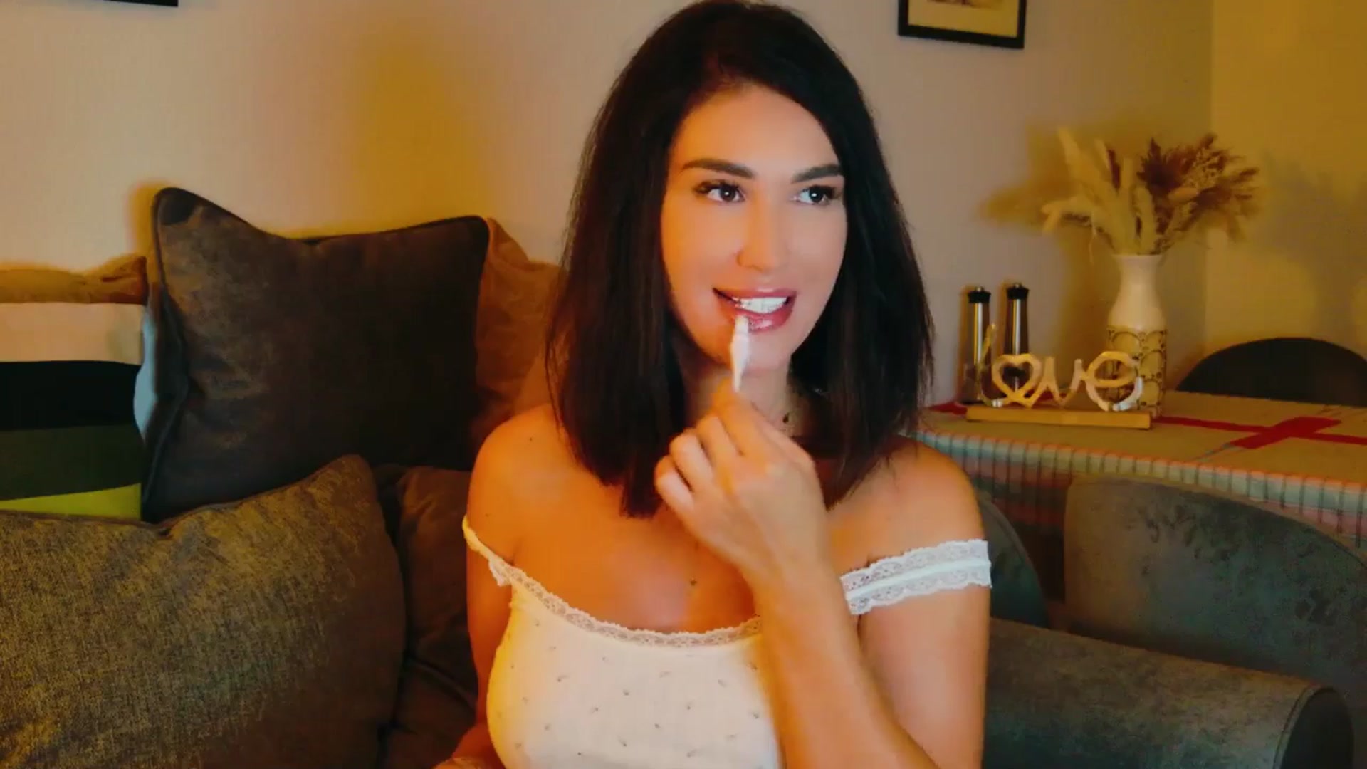 Gallery image thumbnail from AllisonDesire's myfreecams stream on, 08/06/2024, 20:15 image 16 of 20