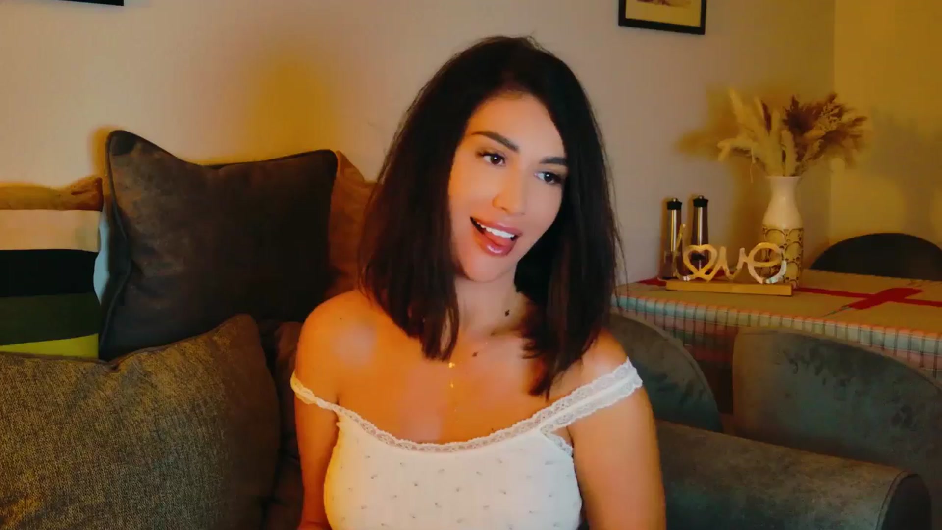 Gallery image thumbnail from AllisonDesire's myfreecams stream on, 08/06/2024, 20:15 image 12 of 20