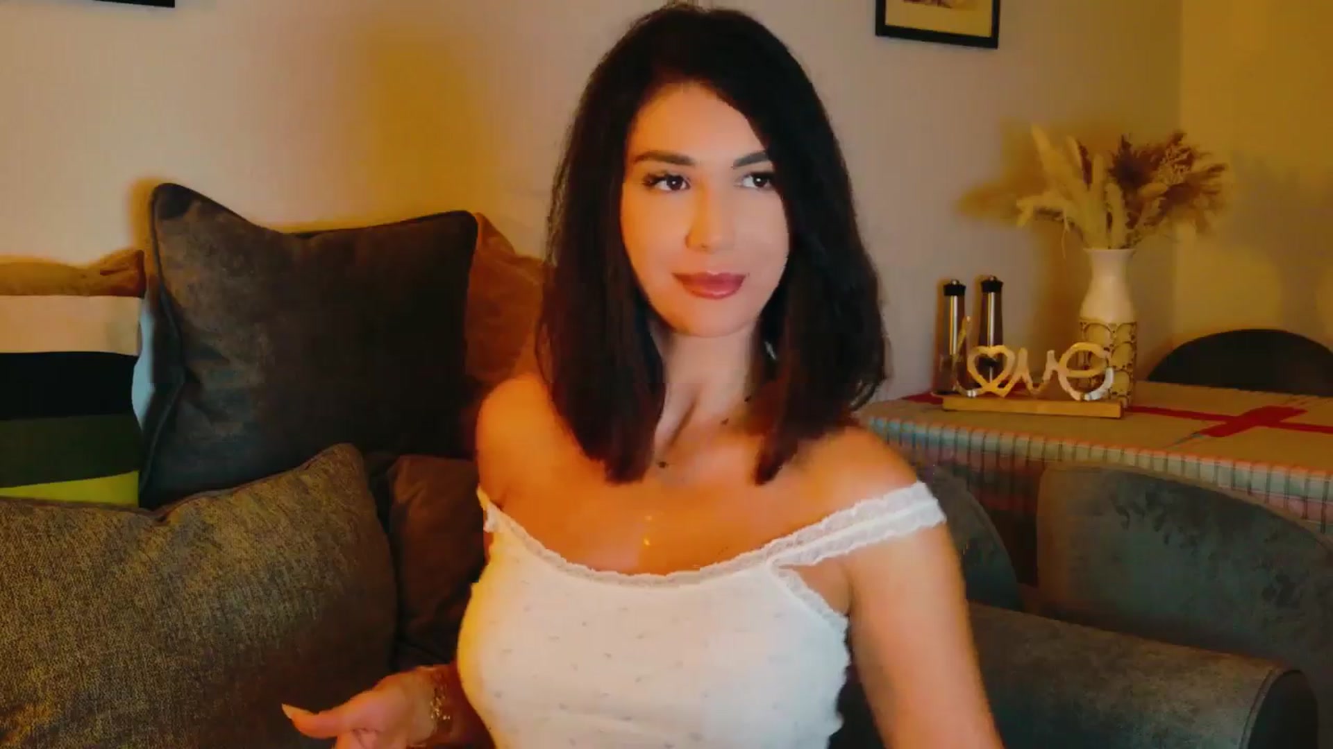 Gallery image thumbnail from AllisonDesire's myfreecams stream on, 08/06/2024, 20:15 image 15 of 20