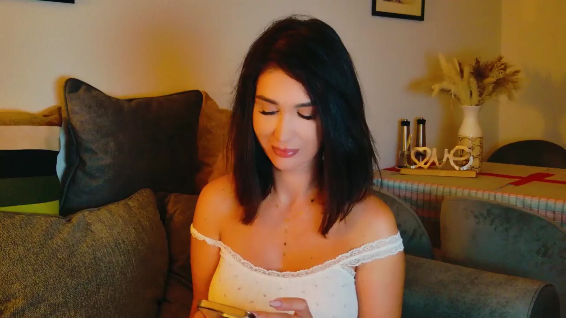 Gallery image thumbnail from AllisonDesire's myfreecams stream on, 08/06/2024, 20:15 image 13 of 20