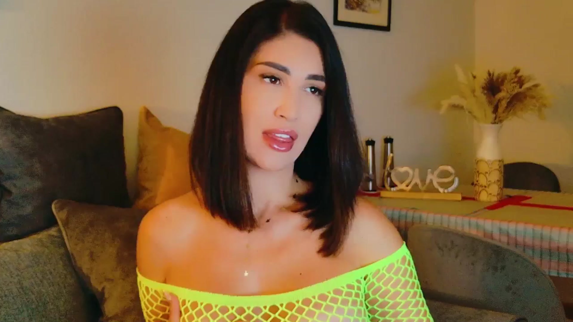 Gallery image thumbnail from AllisonDesire's myfreecams stream on, 08/08/2024, 16:28 image 2 of 20