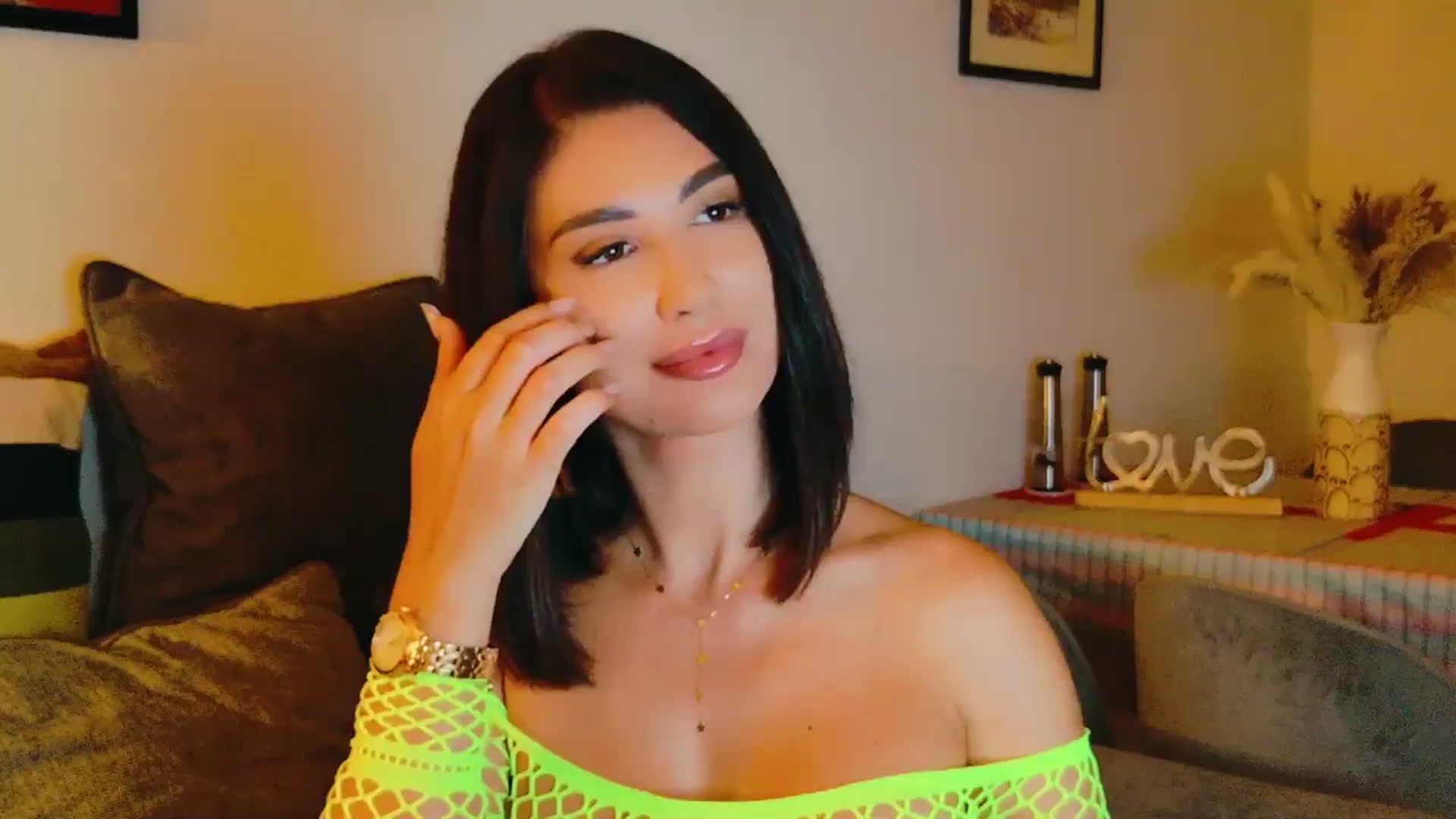 Gallery image thumbnail from AllisonDesire's myfreecams stream on, 08/08/2024, 19:19 image 19 of 20