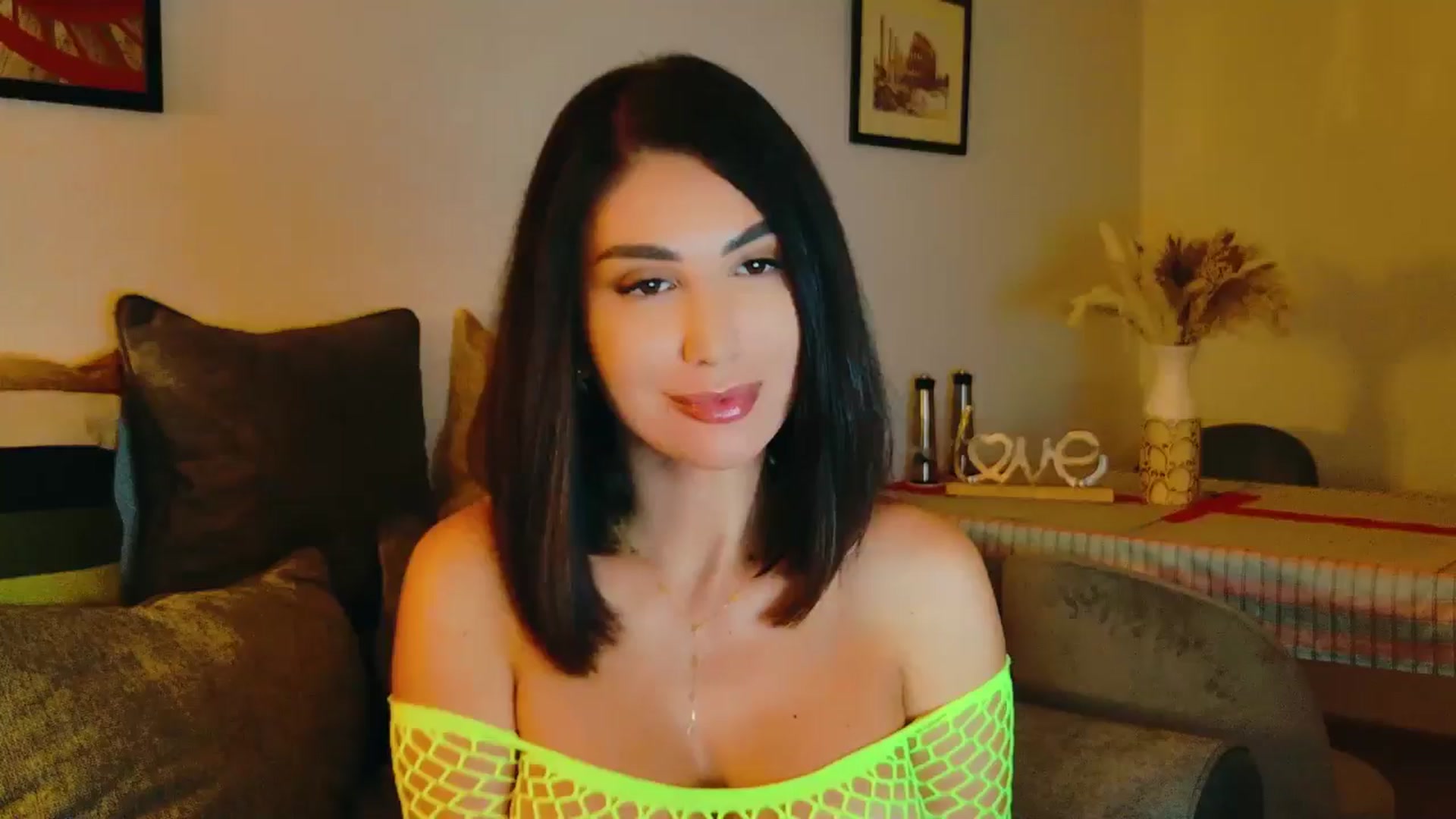 Gallery image thumbnail from AllisonDesire's myfreecams stream on, 08/08/2024, 19:19 image 1 of 20