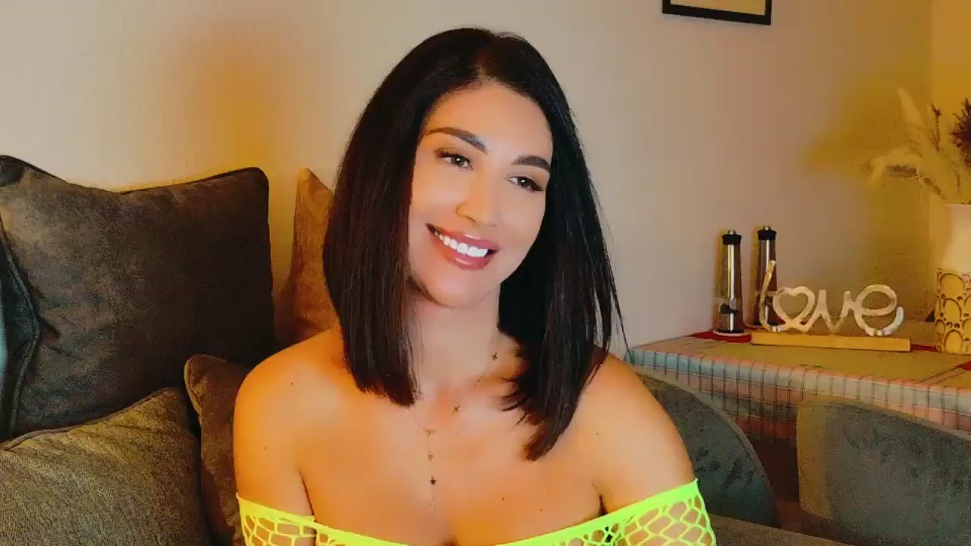 Gallery image thumbnail from AllisonDesire's myfreecams stream on, 08/08/2024, 20:34 image 2 of 20