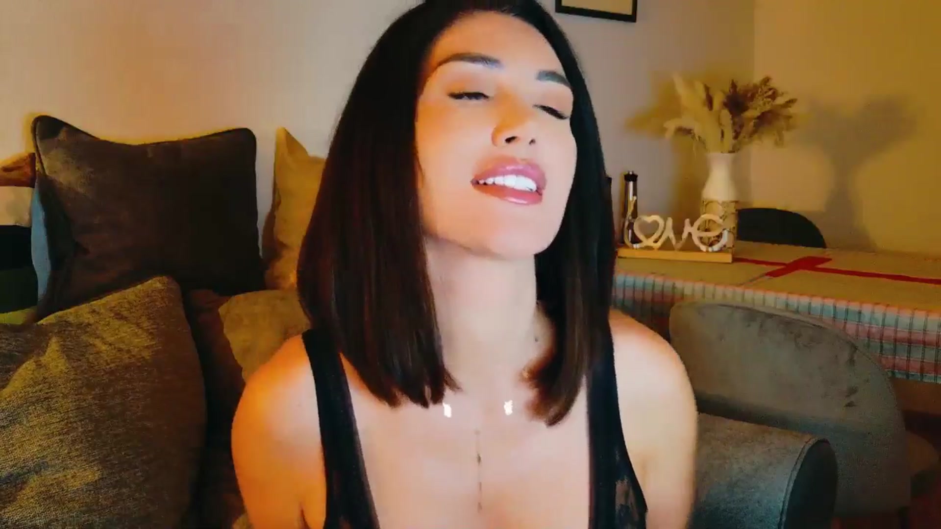 Gallery image thumbnail from AllisonDesire's myfreecams stream on, 08/09/2024, 20:56 image 16 of 20