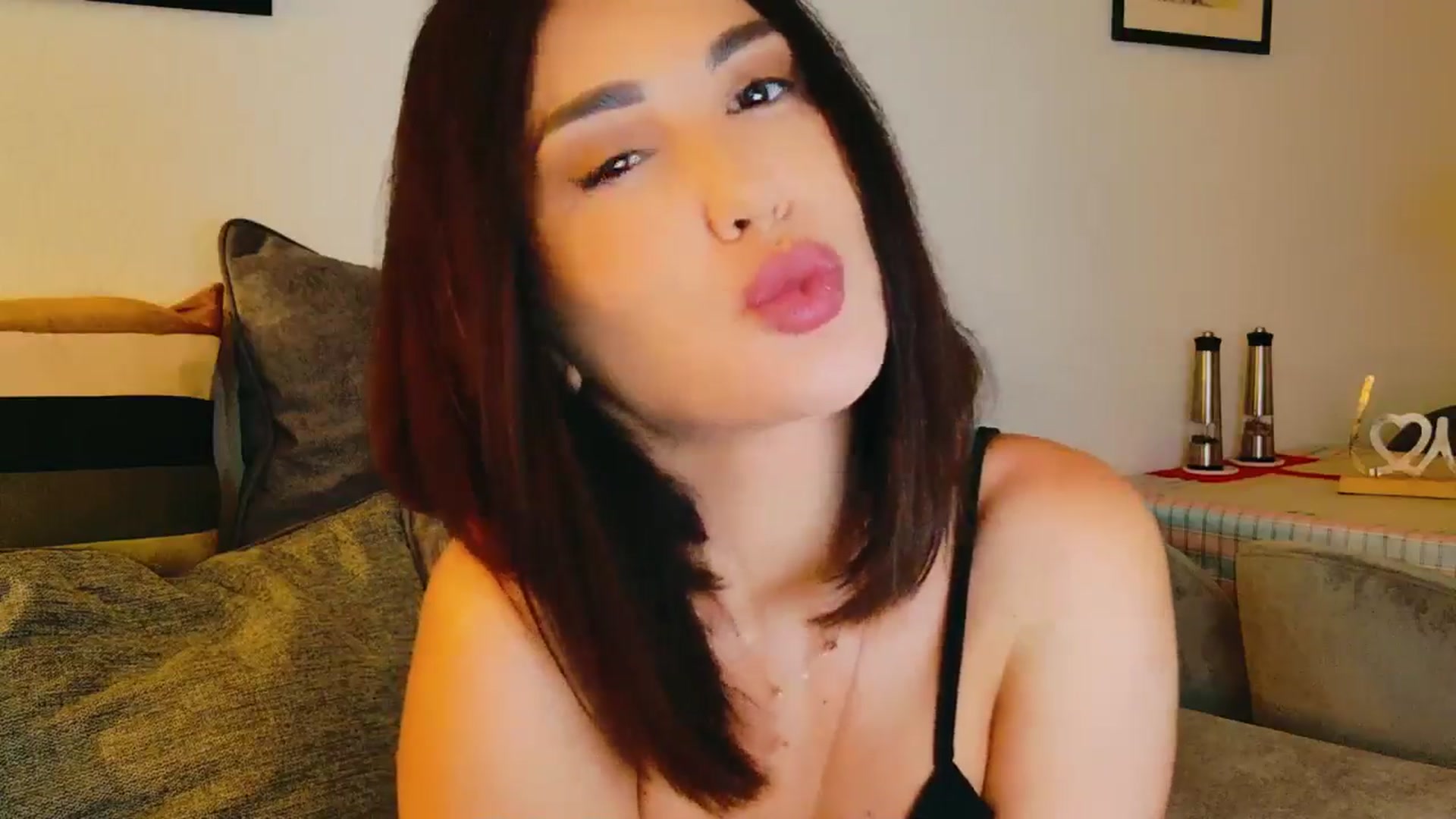 Gallery image thumbnail from AllisonDesire's myfreecams stream on, 08/10/2024, 13:12 image 14 of 20