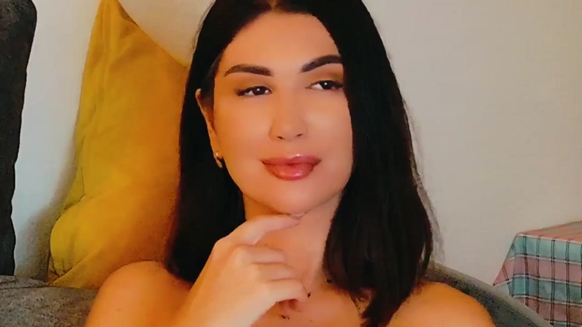 Gallery image thumbnail from AllisonDesire's myfreecams stream on, 08/12/2024, 16:31 image 16 of 20