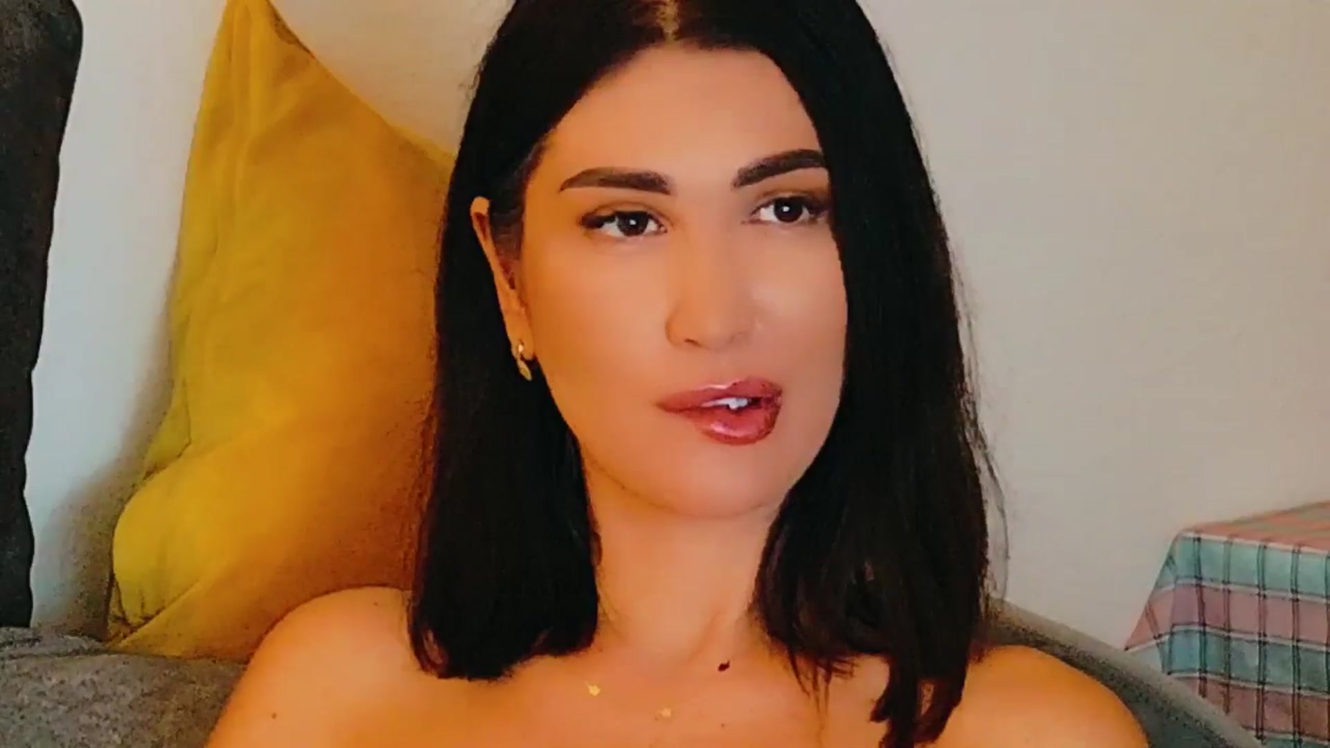 Gallery image thumbnail from AllisonDesire's myfreecams stream on, 08/12/2024, 16:31 image 15 of 20