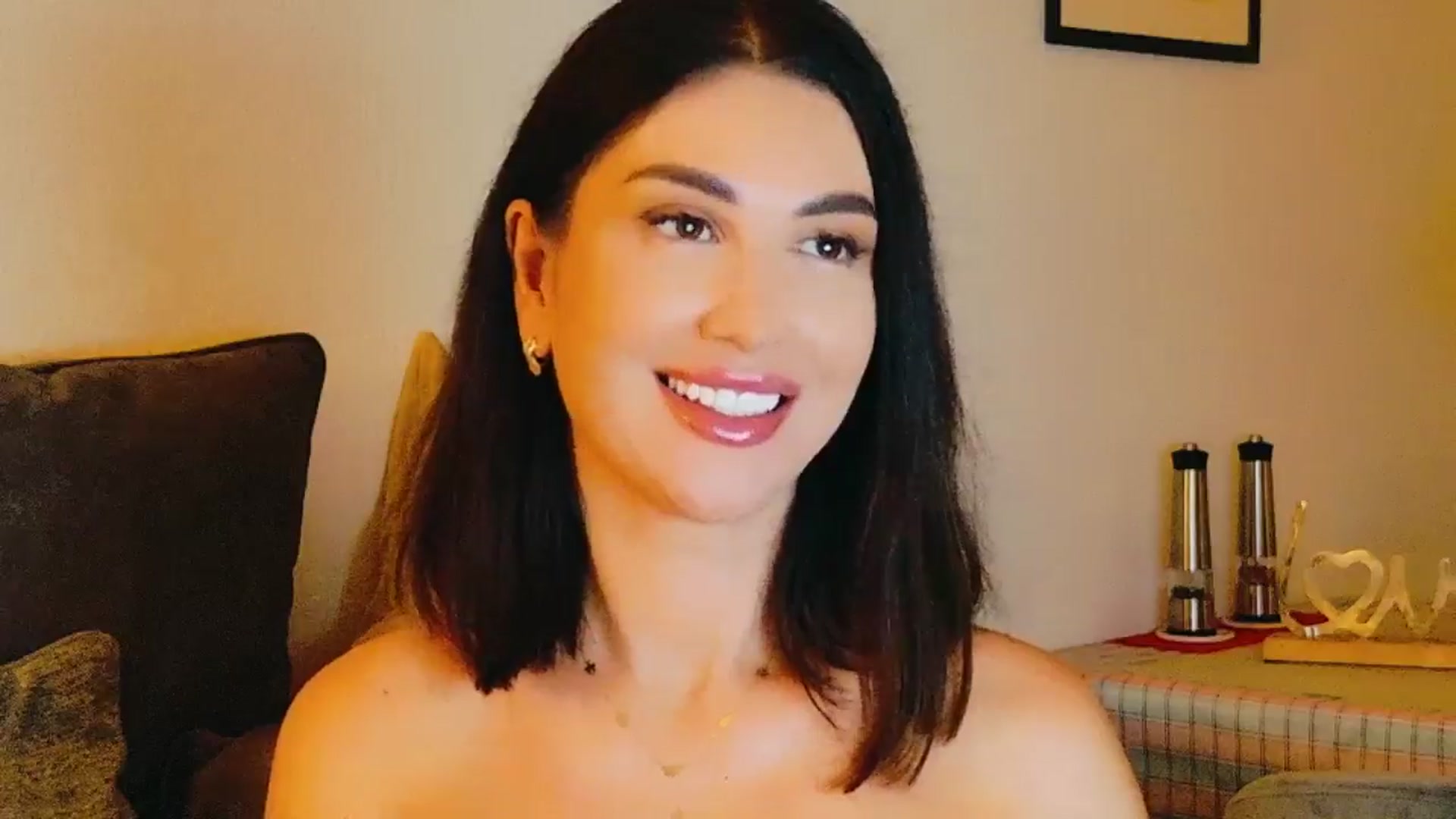Gallery image thumbnail from AllisonDesire's myfreecams stream on, 08/12/2024, 18:04 image 8 of 20