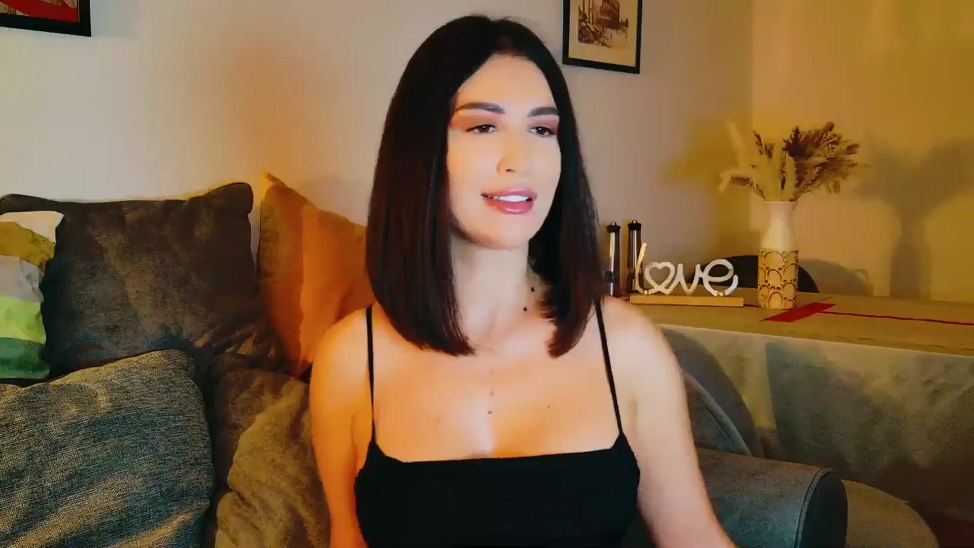 Gallery image thumbnail from AllisonDesire's myfreecams stream on, 08/29/2024, 21:37 image 4 of 20