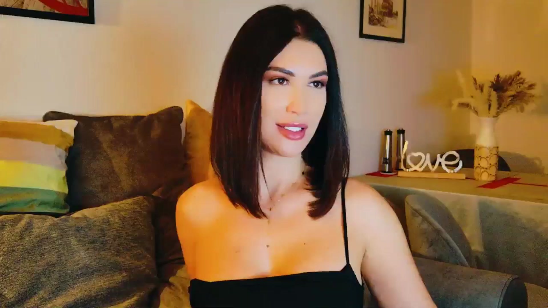 Gallery image thumbnail from AllisonDesire's myfreecams stream on, 08/29/2024, 21:37 image 19 of 20