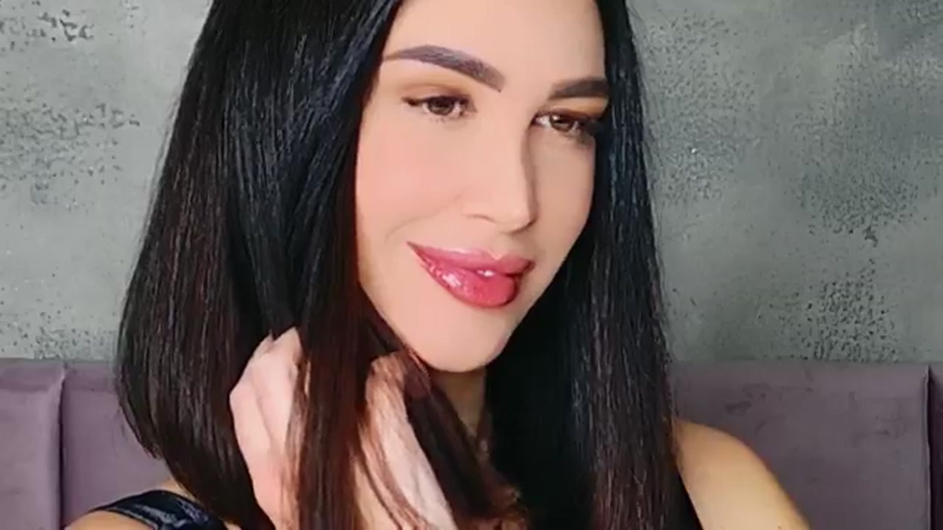 Gallery image thumbnail from AllisonDesire's myfreecams stream on, 11/17/2024, 17:04 image 8 of 20