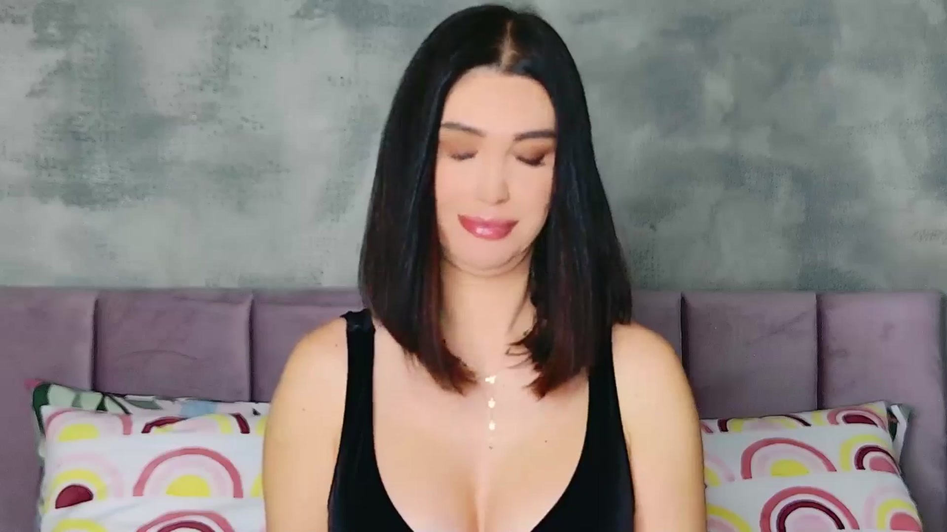 Gallery image thumbnail from AllisonDesire's myfreecams stream on, 11/17/2024, 20:19 image 6 of 20