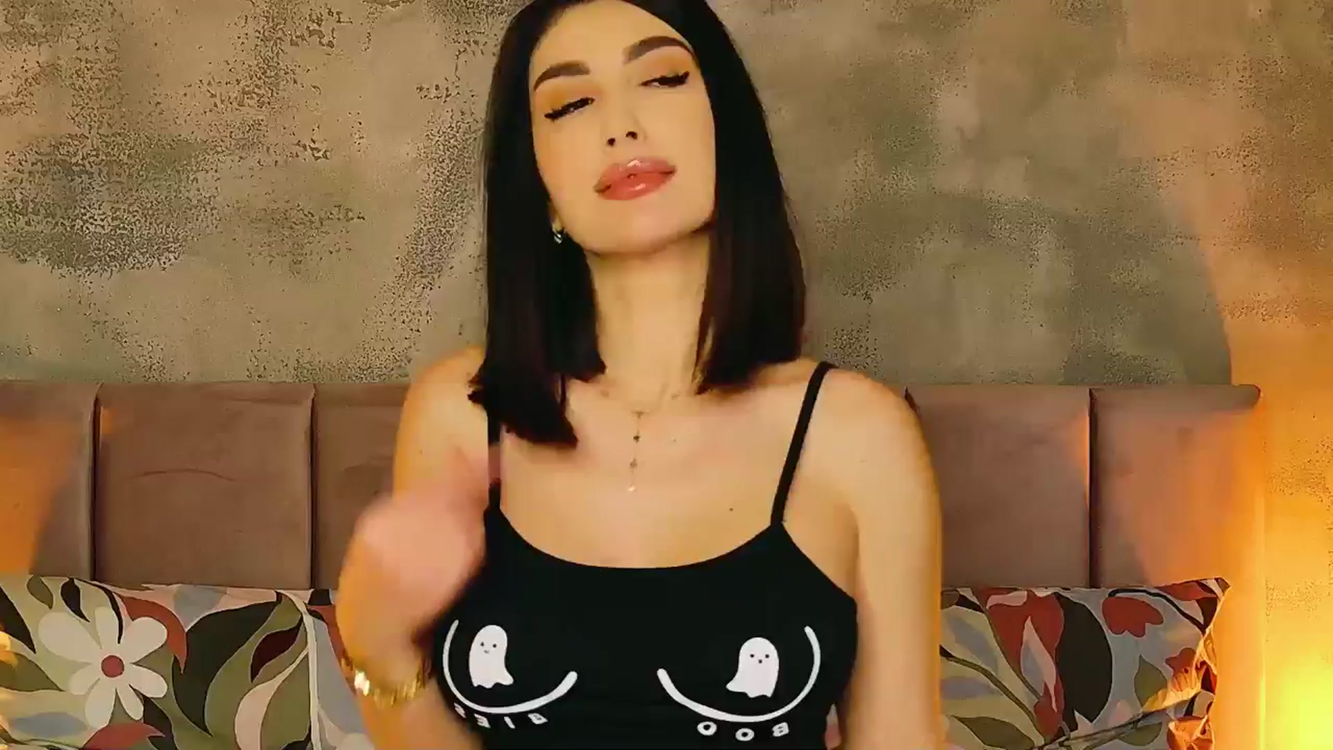 Gallery image thumbnail from AllisonDesire's myfreecams stream on, 11/21/2024, 21:25 image 12 of 20