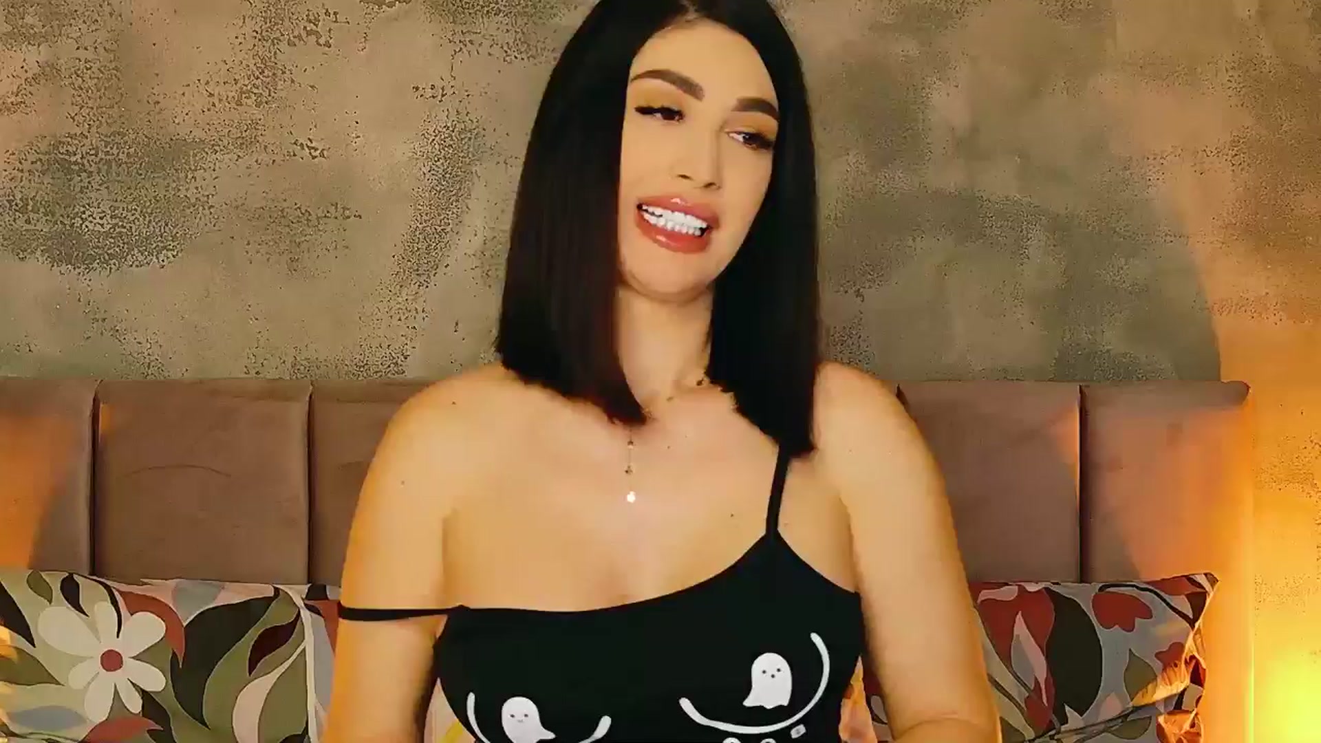Gallery image thumbnail from AllisonDesire's myfreecams stream on, 11/21/2024, 21:25 image 11 of 20