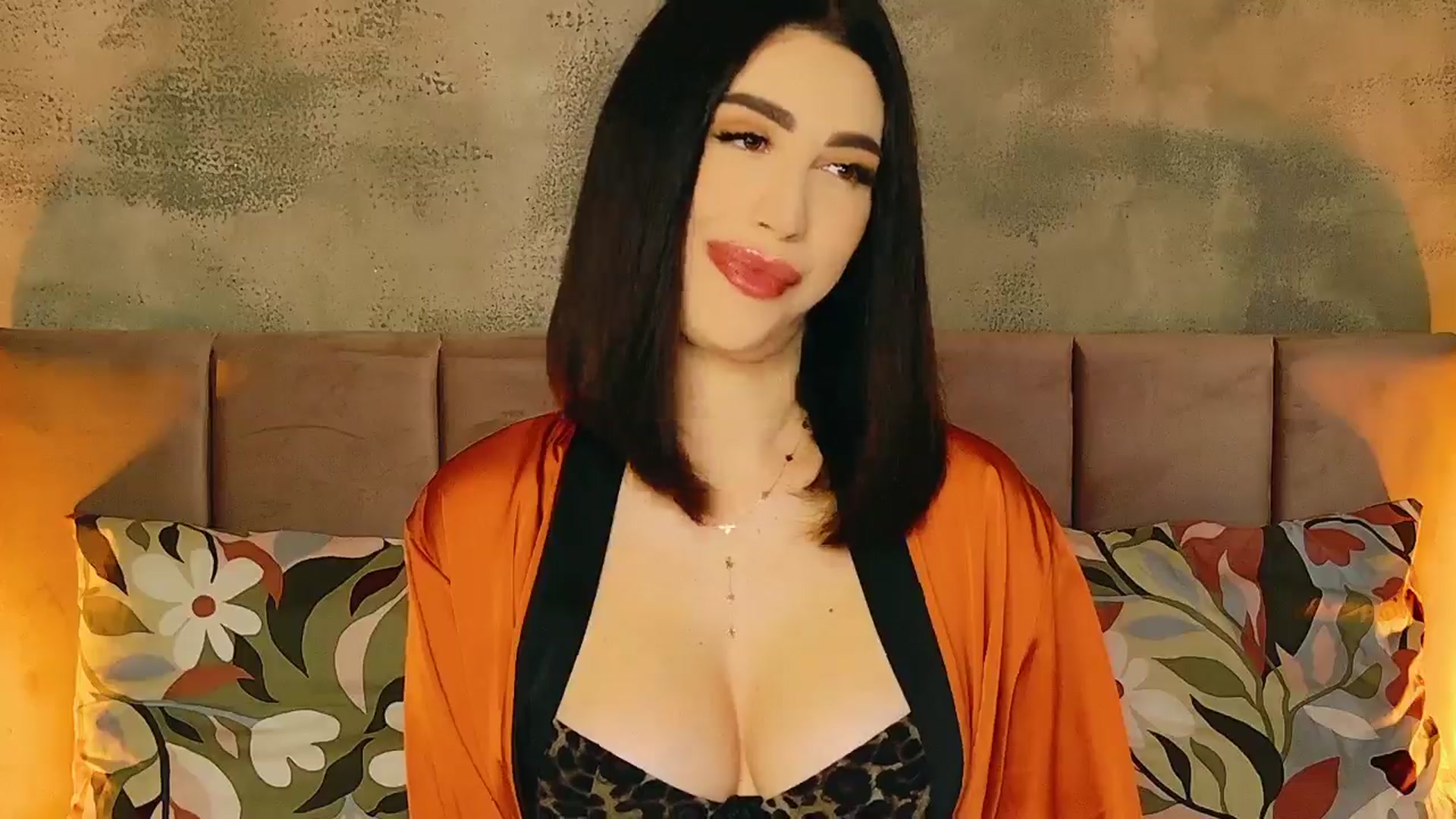 Gallery image thumbnail from AllisonDesire's myfreecams stream on, 11/23/2024, 17:26 image 6 of 20