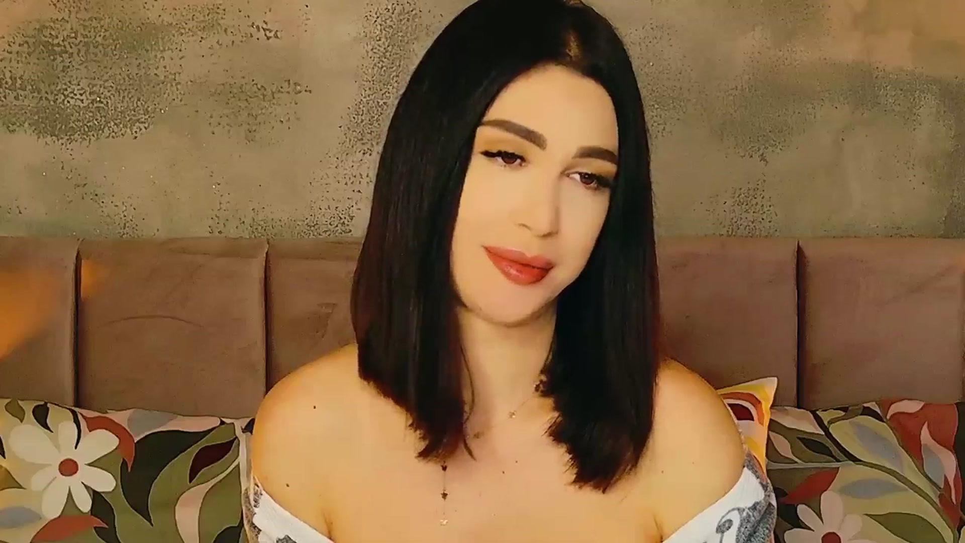Gallery image thumbnail from AllisonDesire's myfreecams stream on, 11/25/2024, 20:59 image 19 of 20