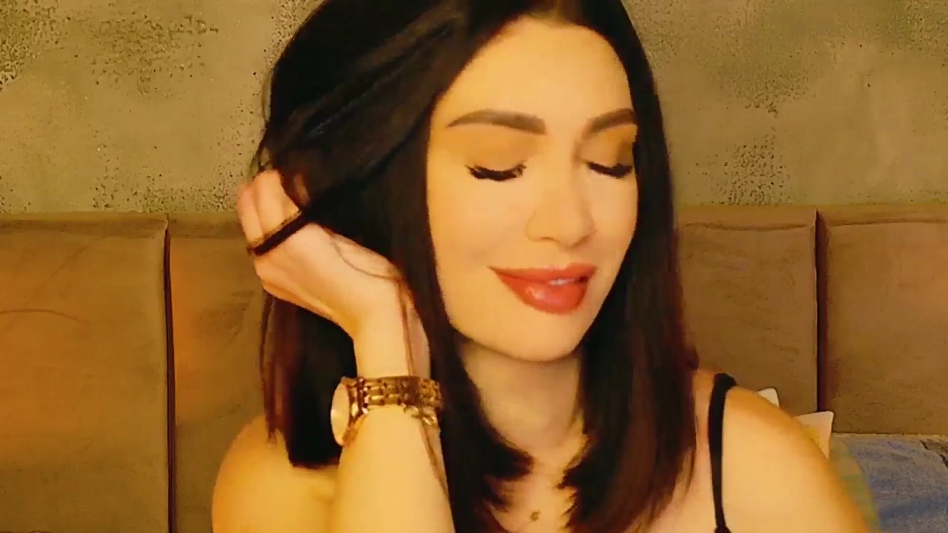 Gallery image thumbnail from AllisonDesire's myfreecams stream on, 11/29/2024, 21:15 image 10 of 20
