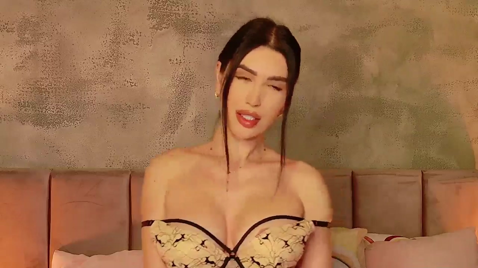 Gallery image thumbnail from AllisonDesire's myfreecams stream on, 12/13/2024, 17:47 image 16 of 20