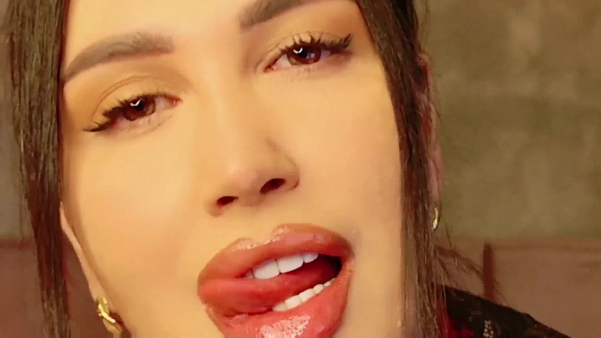 Gallery image thumbnail from AllisonDesire's myfreecams stream on, 12/13/2024, 20:58 image 15 of 20