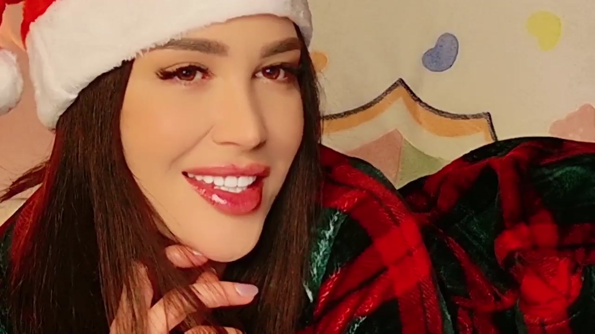 Gallery image thumbnail from AllisonDesire's myfreecams stream on, 12/23/2024, 21:58 image 5 of 20