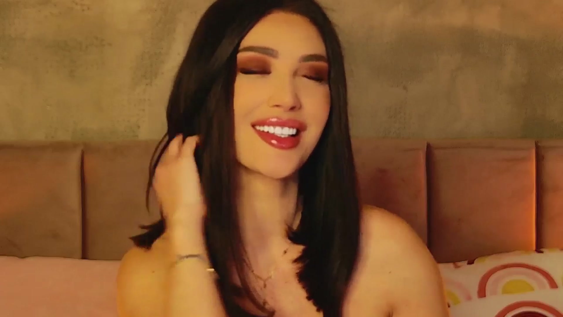Gallery image thumbnail from AllisonDesire's myfreecams stream on, 01/10/2025, 22:10 image 4 of 20