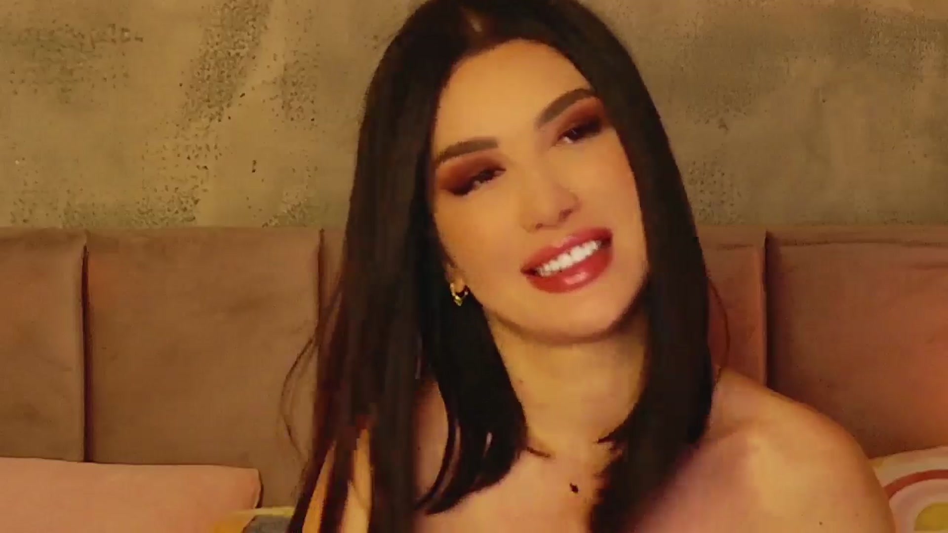Gallery image thumbnail from AllisonDesire's myfreecams stream on, 01/10/2025, 22:10 image 18 of 20
