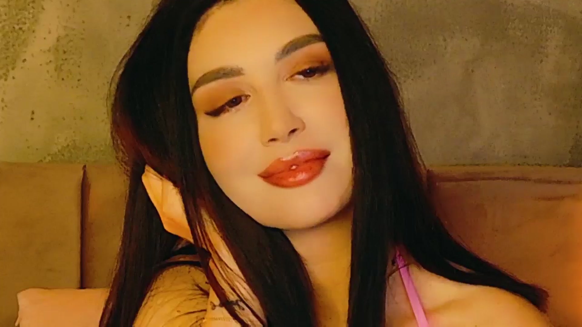 Gallery image thumbnail from AllisonDesire's myfreecams stream on, 01/17/2025, 21:55 image 9 of 20
