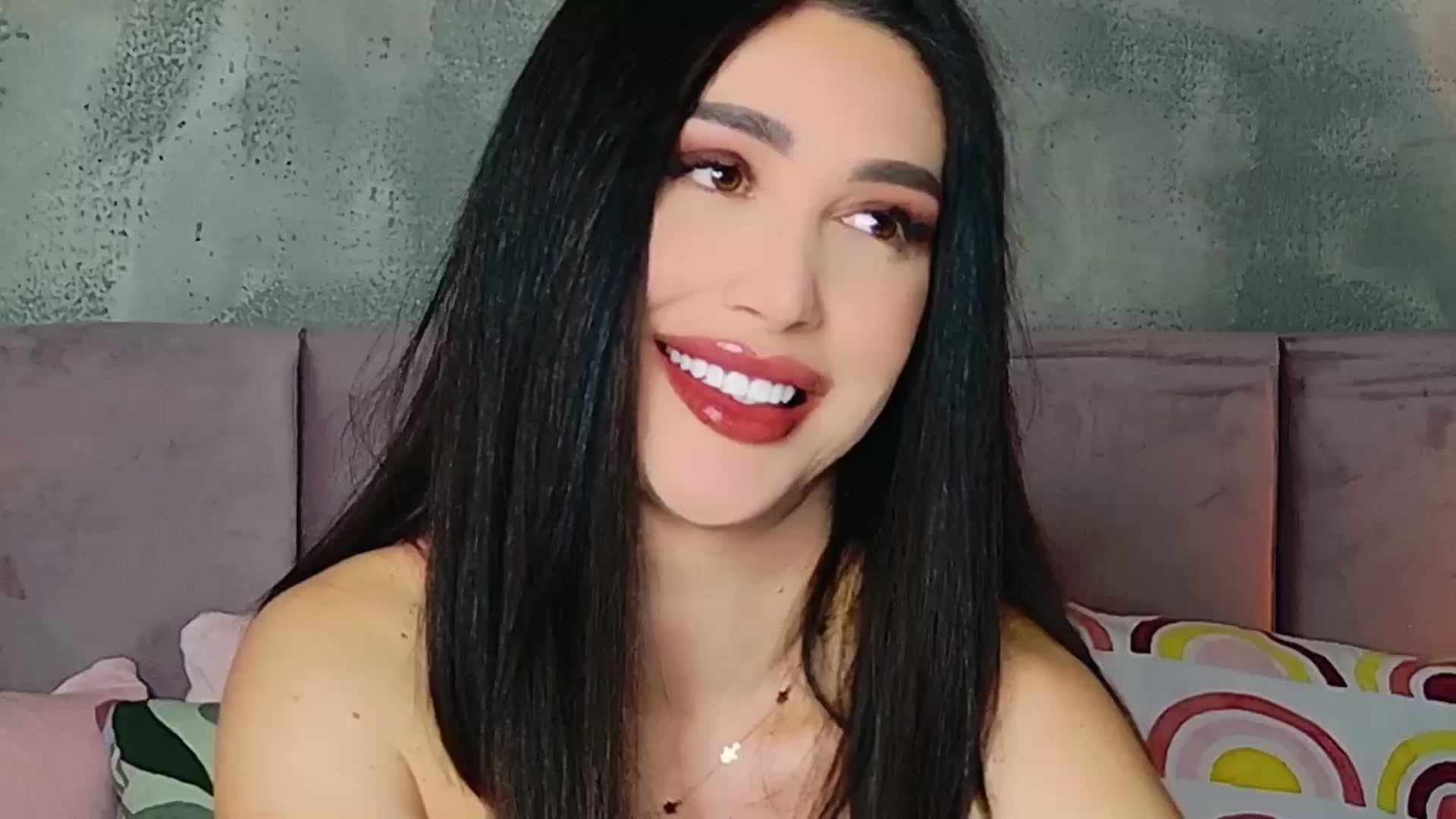 Gallery image thumbnail from AllisonDesire's myfreecams stream on, 01/20/2025, 20:29 image 16 of 20