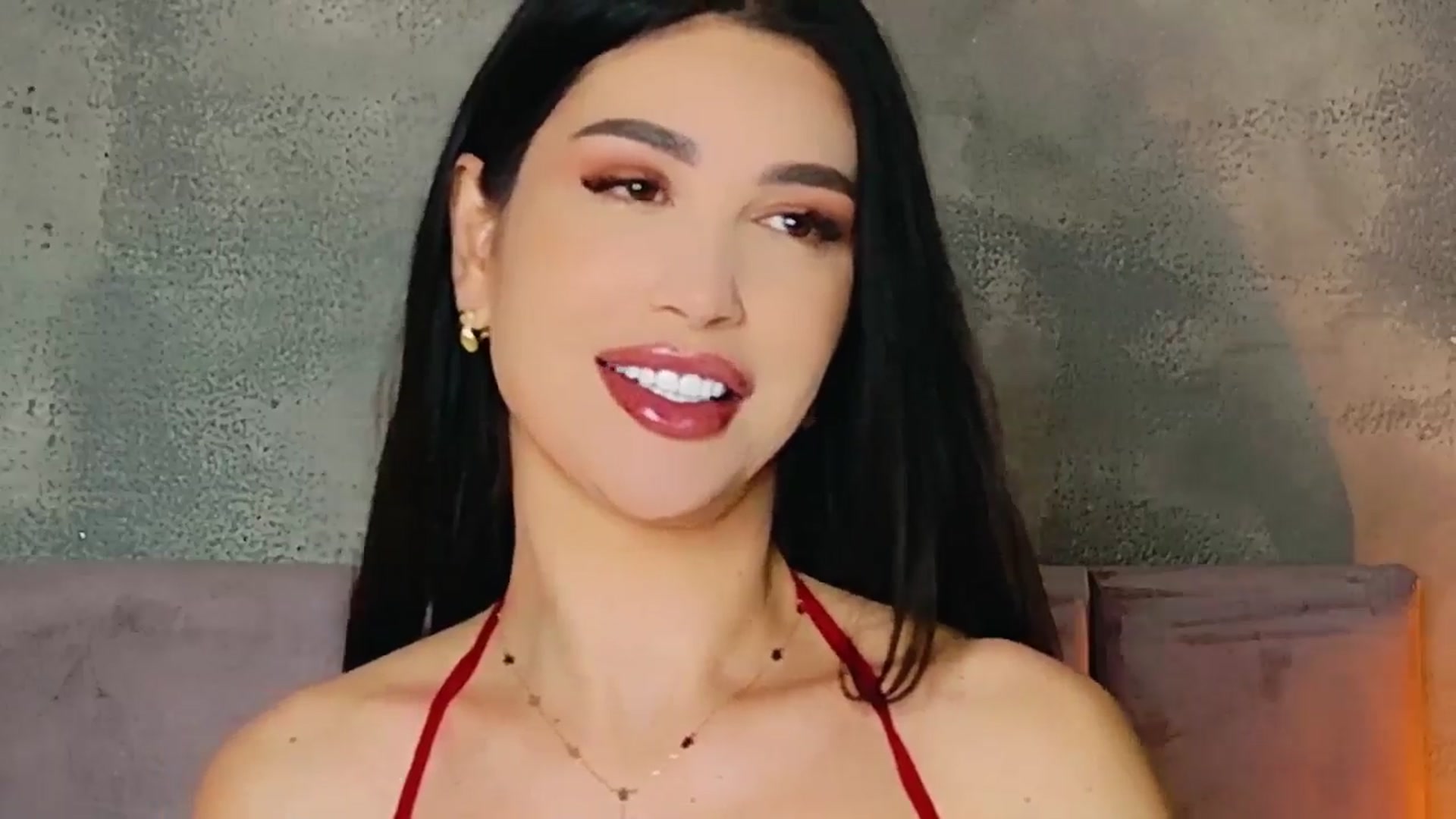 Gallery image thumbnail from AllisonDesire's myfreecams stream on, 01/21/2025, 21:30 image 13 of 20