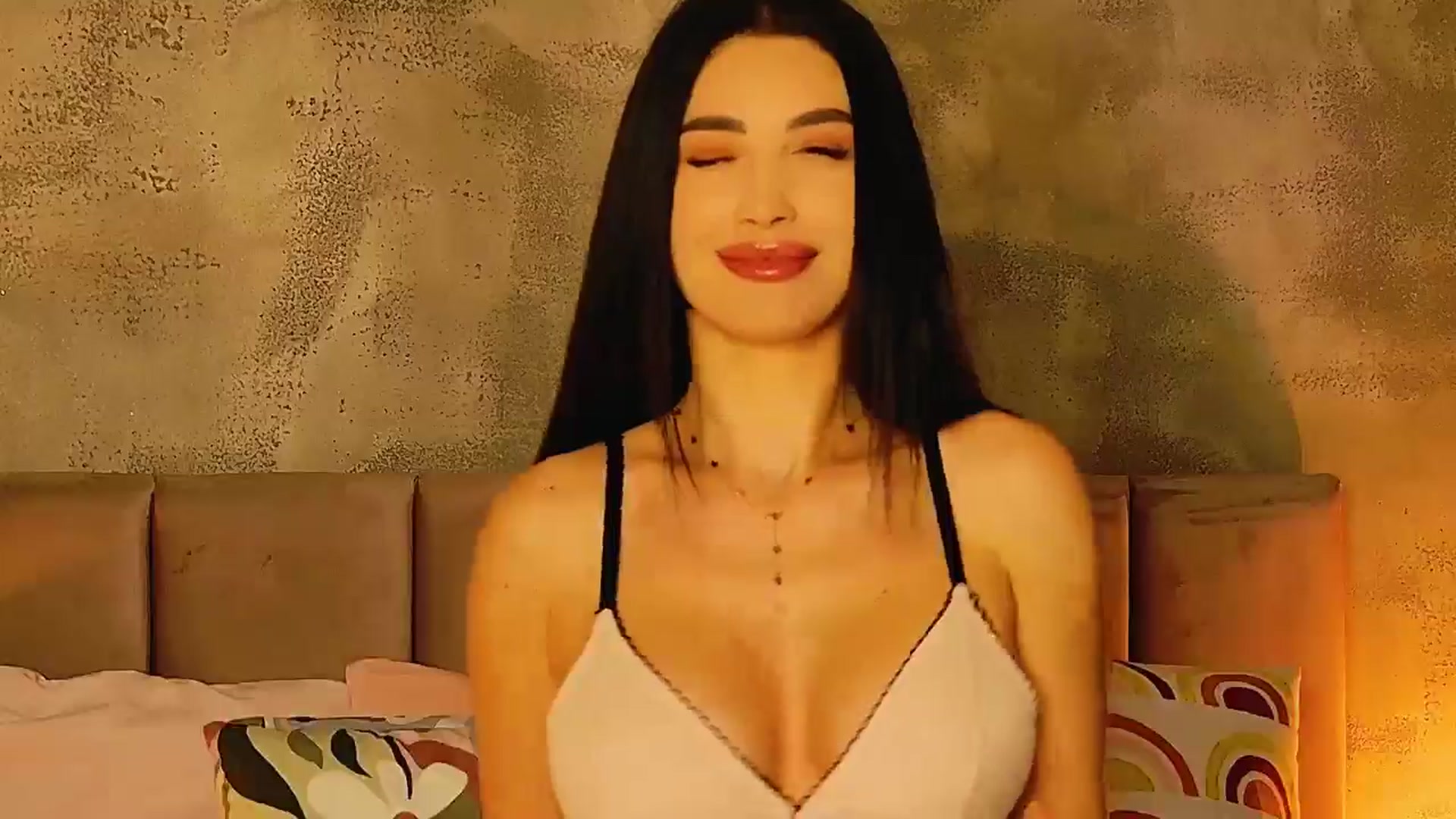 Gallery image thumbnail from AllisonDesire's myfreecams stream on, 01/23/2025, 18:59 image 13 of 20