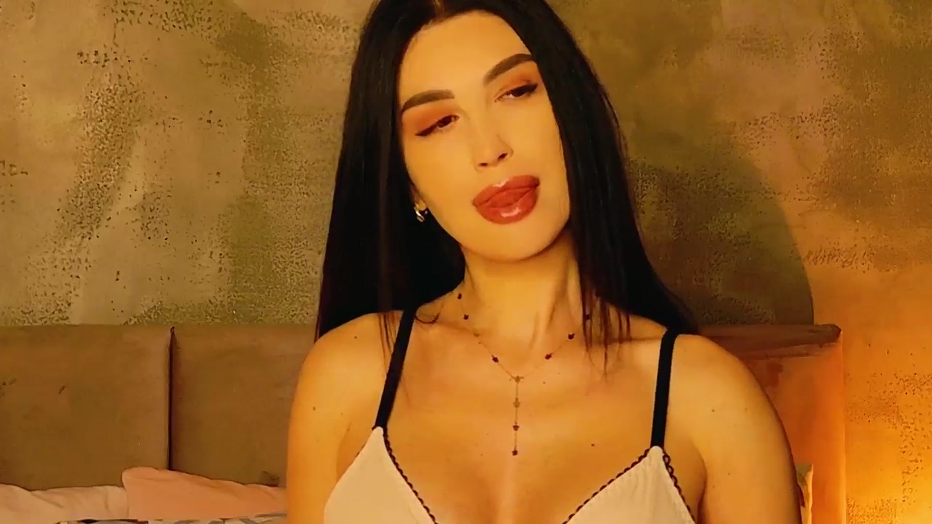 Gallery image thumbnail from AllisonDesire's myfreecams stream on, 01/23/2025, 19:49 image 12 of 20