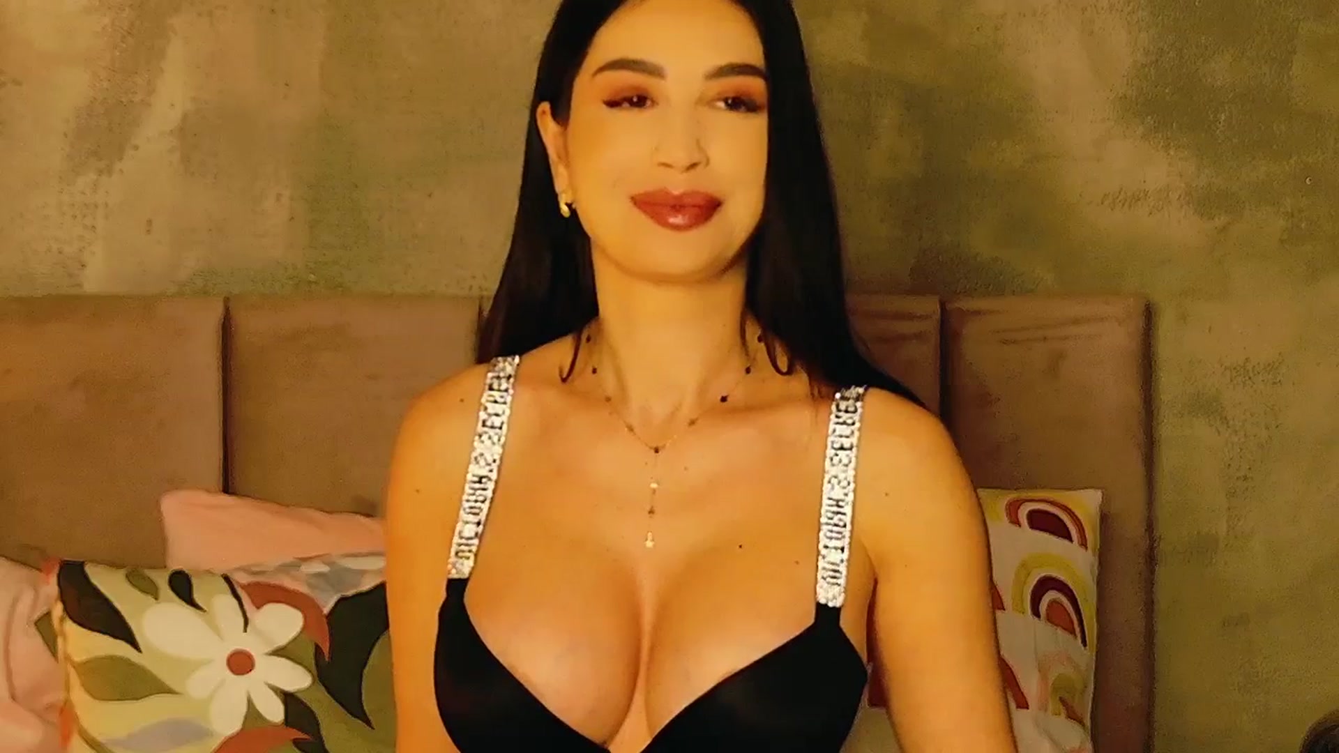 Gallery image thumbnail from AllisonDesire's myfreecams stream on, 01/24/2025, 19:25 image 16 of 20