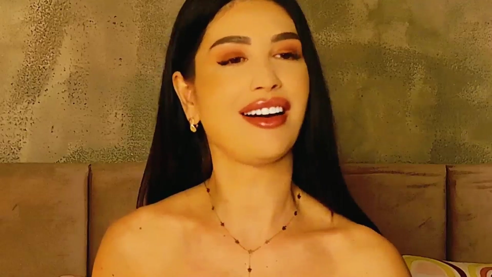 Gallery image thumbnail from AllisonDesire's myfreecams stream on, 01/24/2025, 20:03 image 18 of 20