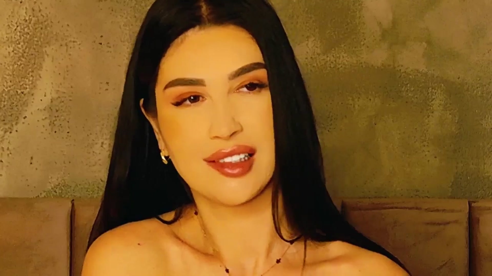 Gallery image thumbnail from AllisonDesire's myfreecams stream on, 01/24/2025, 20:03 image 6 of 20
