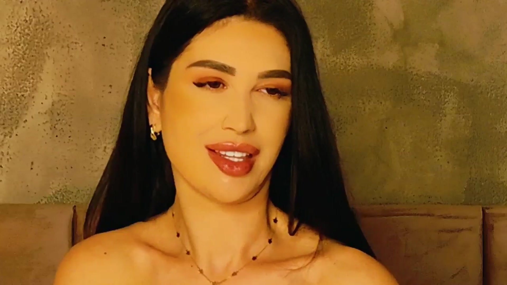 Gallery image thumbnail from AllisonDesire's myfreecams stream on, 01/24/2025, 20:03 image 5 of 20