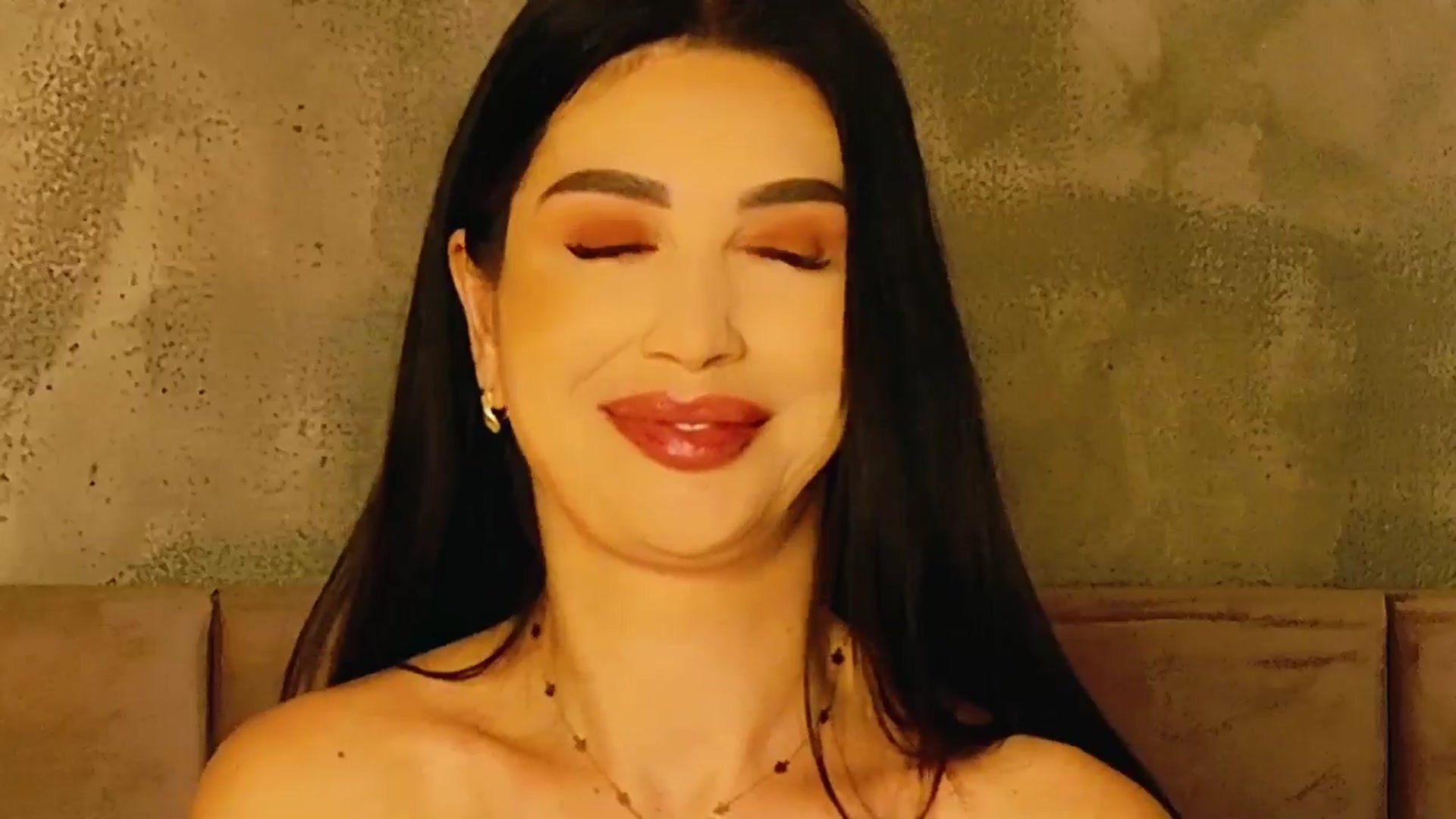 Gallery image thumbnail from AllisonDesire's myfreecams stream on, 01/24/2025, 20:03 image 8 of 20