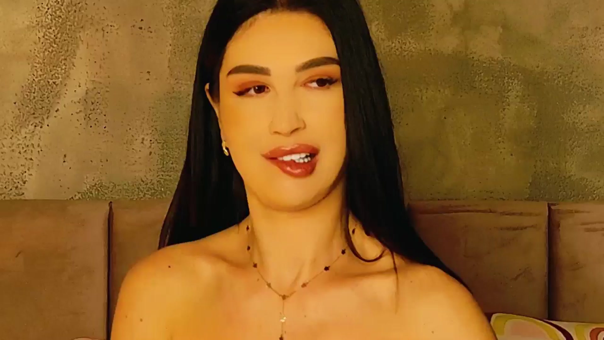 Gallery image thumbnail from AllisonDesire's myfreecams stream on, 01/24/2025, 20:03 image 13 of 20