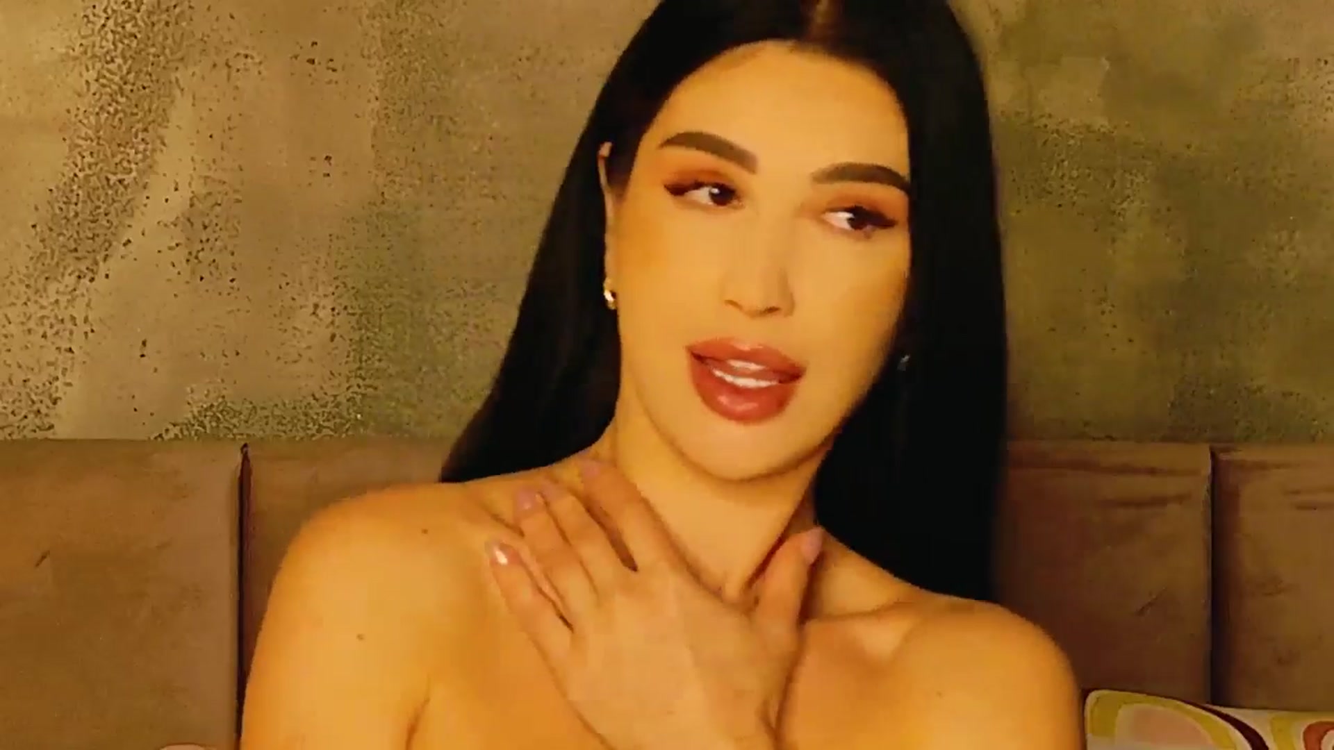 Gallery image thumbnail from AllisonDesire's myfreecams stream on, 01/24/2025, 20:03 image 16 of 20