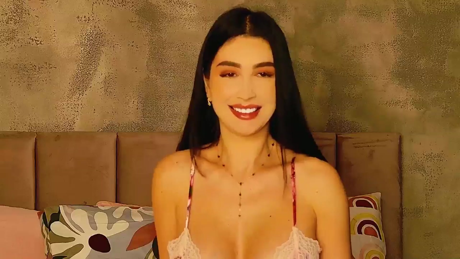 Gallery image thumbnail from AllisonDesire's myfreecams stream on, 01/26/2025, 18:55 image 4 of 20