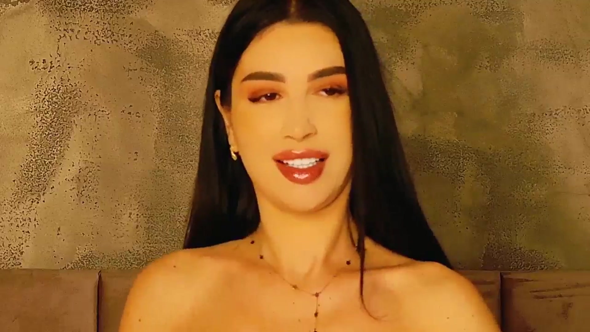 Gallery image thumbnail from AllisonDesire's myfreecams stream on, 01/26/2025, 21:07 image 15 of 20