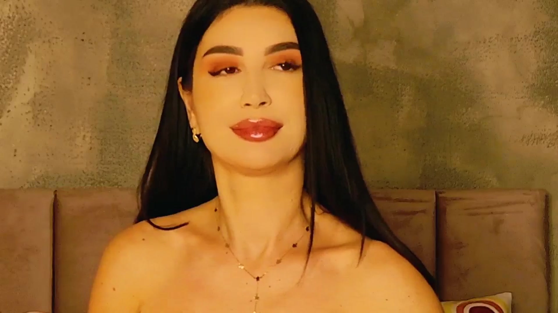 Gallery image thumbnail from AllisonDesire's myfreecams stream on, 01/26/2025, 21:07 image 18 of 20