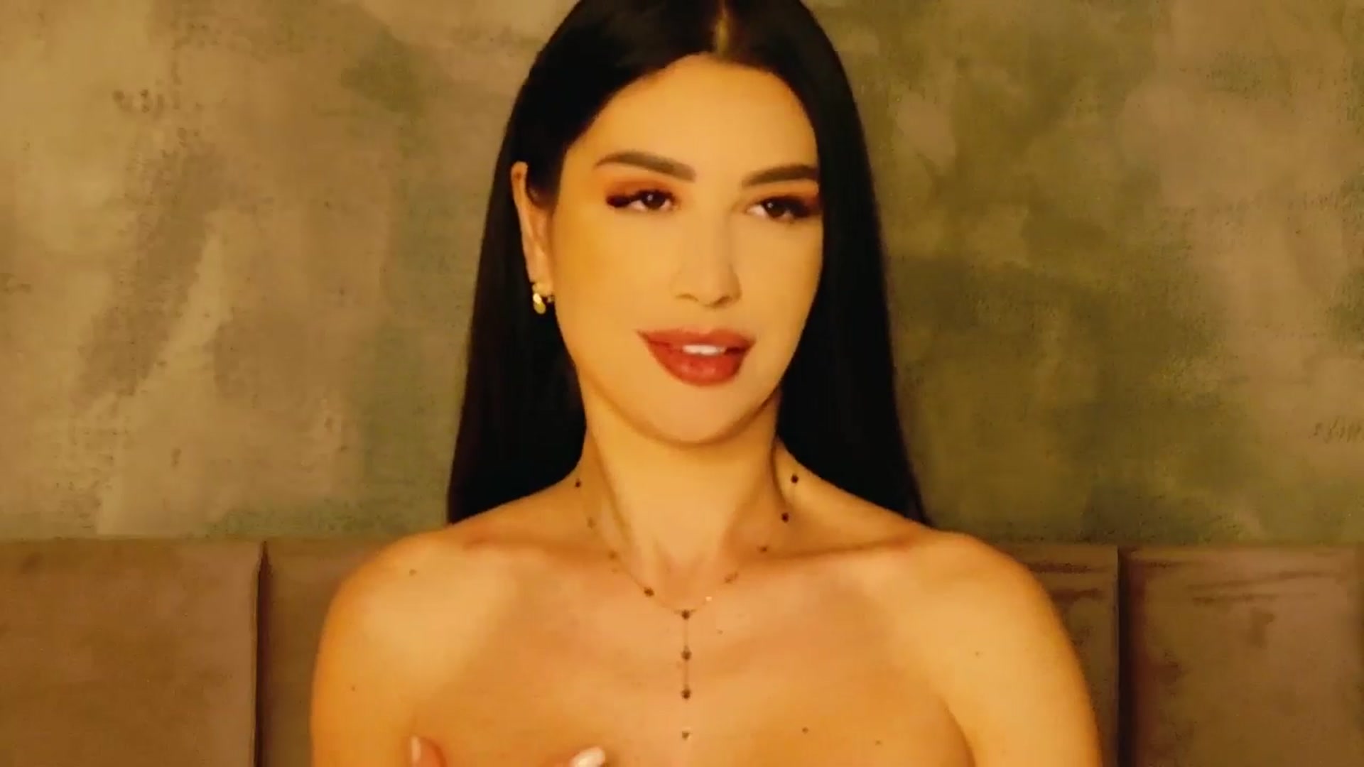 Gallery image thumbnail from AllisonDesire's myfreecams stream on, 01/28/2025, 20:01 image 19 of 20