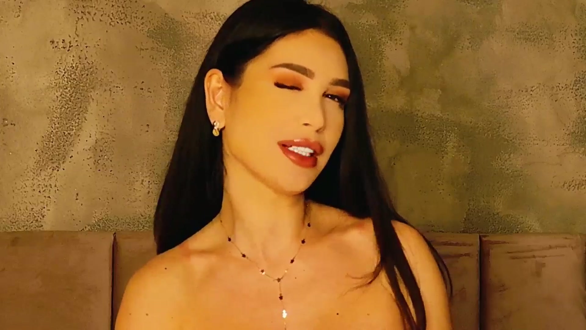 Gallery image thumbnail from AllisonDesire's myfreecams stream on, 01/28/2025, 20:01 image 17 of 20