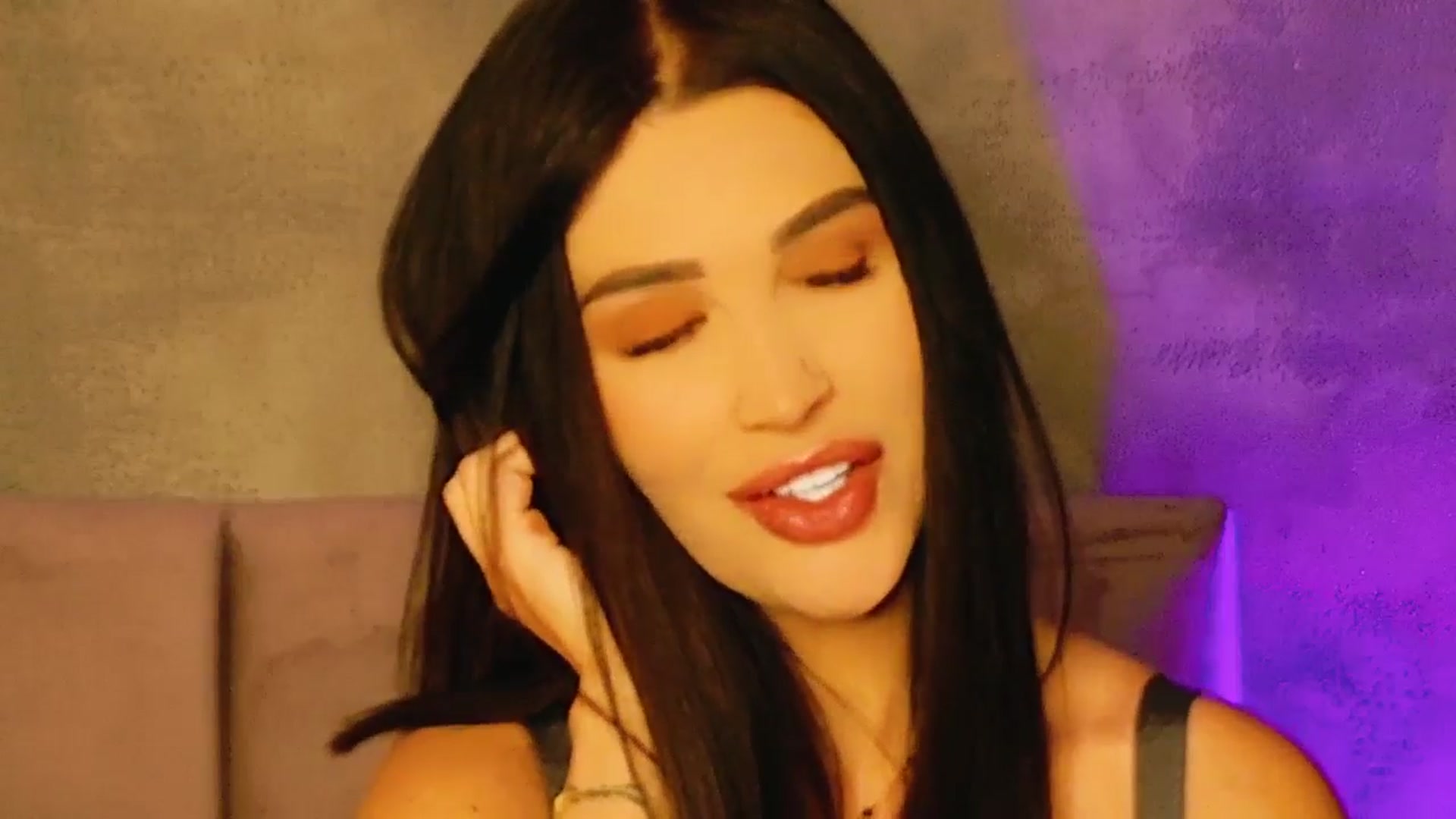 Gallery image thumbnail from AllisonDesire's myfreecams stream on, 02/06/2025, 22:04 image 16 of 20