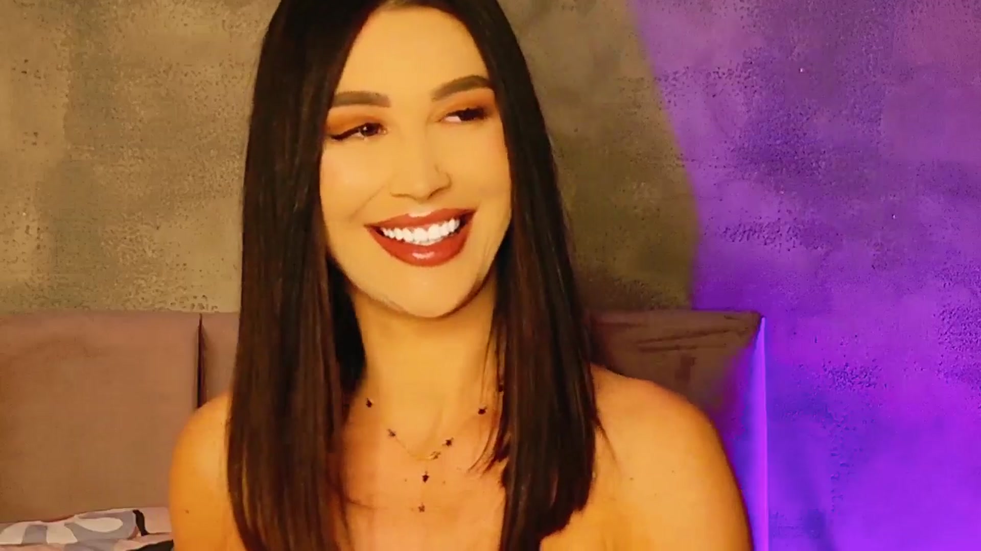 Gallery image thumbnail from AllisonDesire's myfreecams stream on, 02/07/2025, 19:01 image 16 of 20