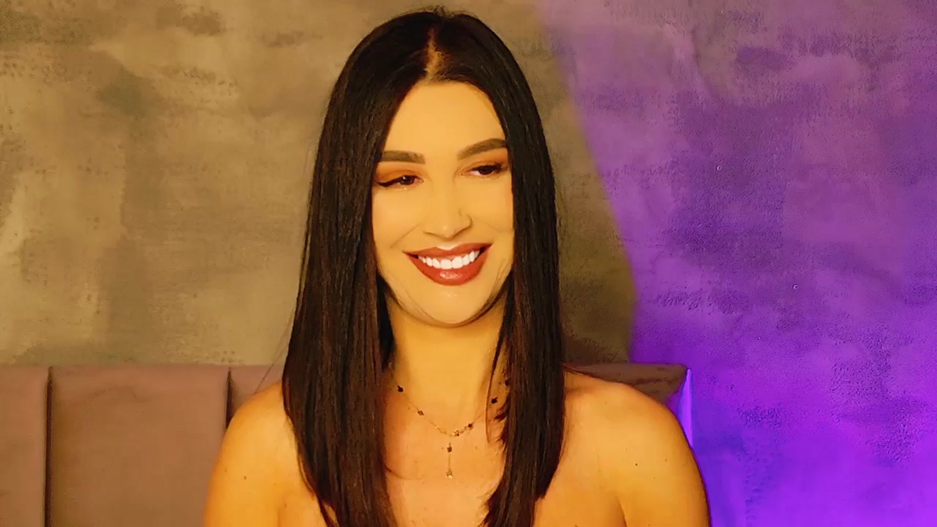 Gallery image thumbnail from AllisonDesire's myfreecams stream on, 02/07/2025, 19:01 image 18 of 20