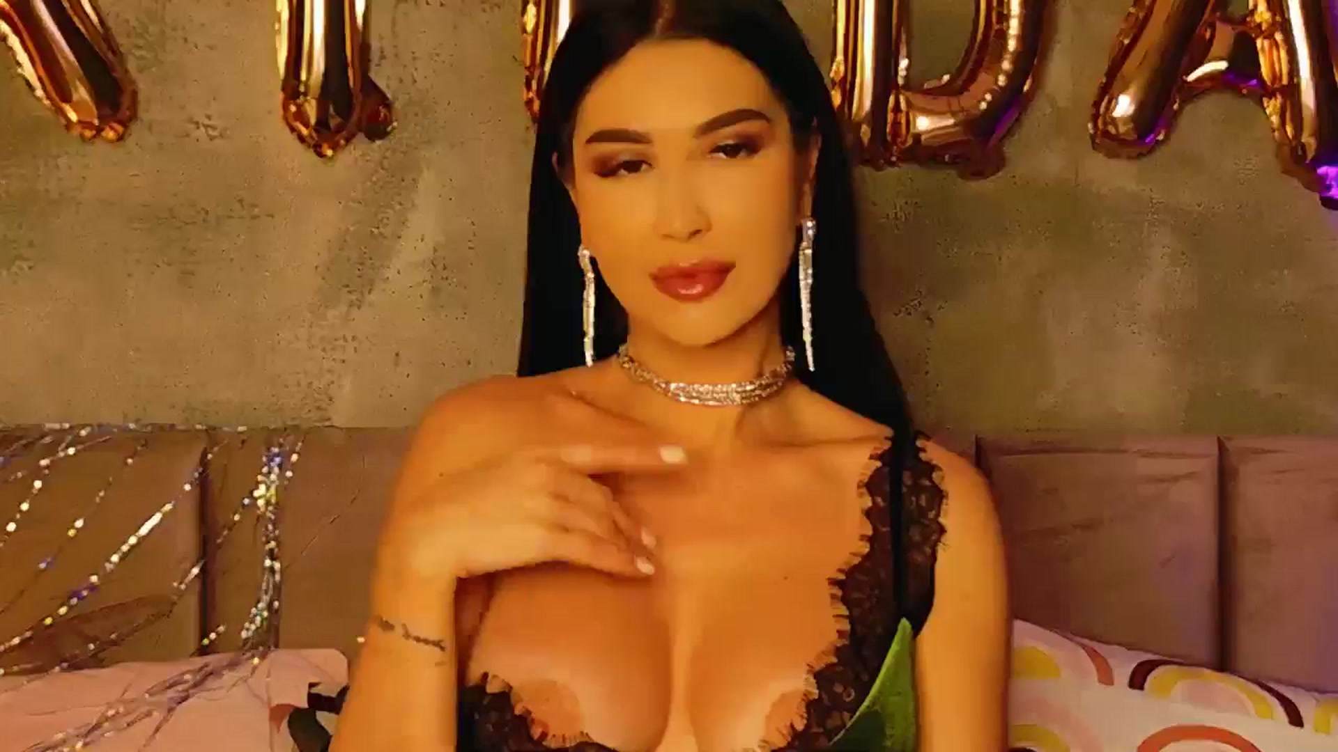 Gallery image thumbnail from AllisonDesire's myfreecams stream on, 02/08/2025, 22:00 image 17 of 20